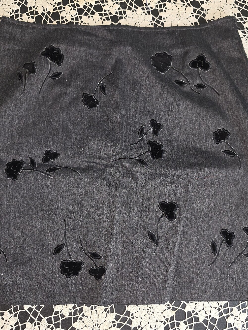 Ann Taylor A Line Mini Skirt Embroidered Velvet Flowers, Womens 14, Stretch, NWT
